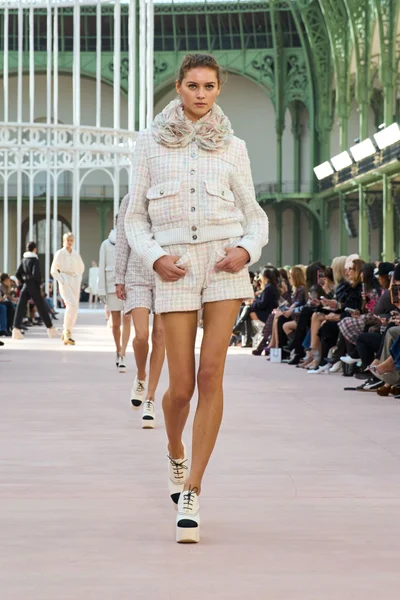 Look 10